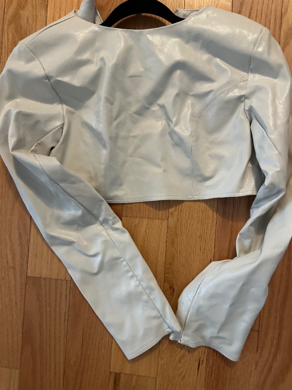 NONchalant - Cardiff crop-OFW XS; zips in the back